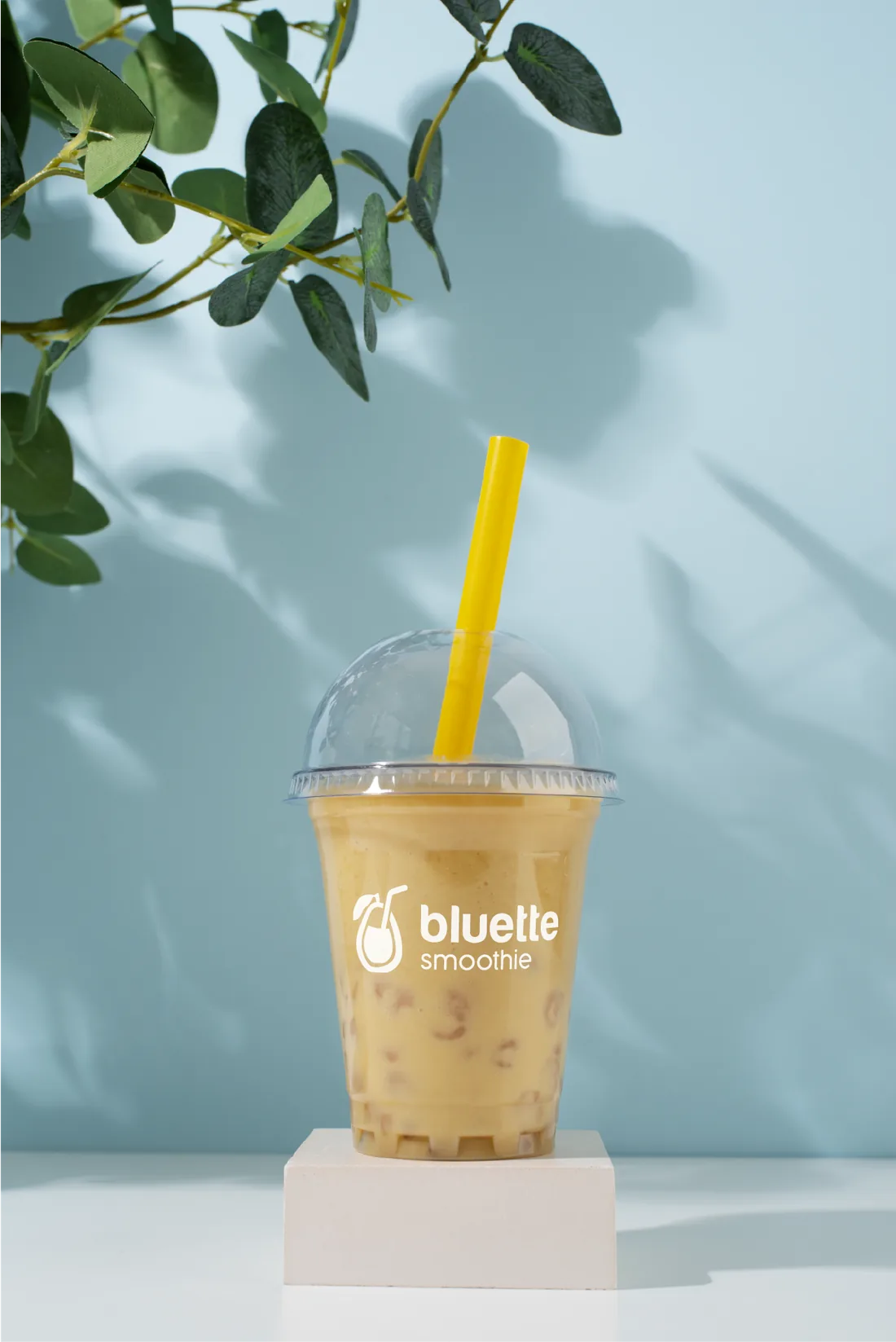 Smoothie Bluette pressé à froid, servi en gobelet